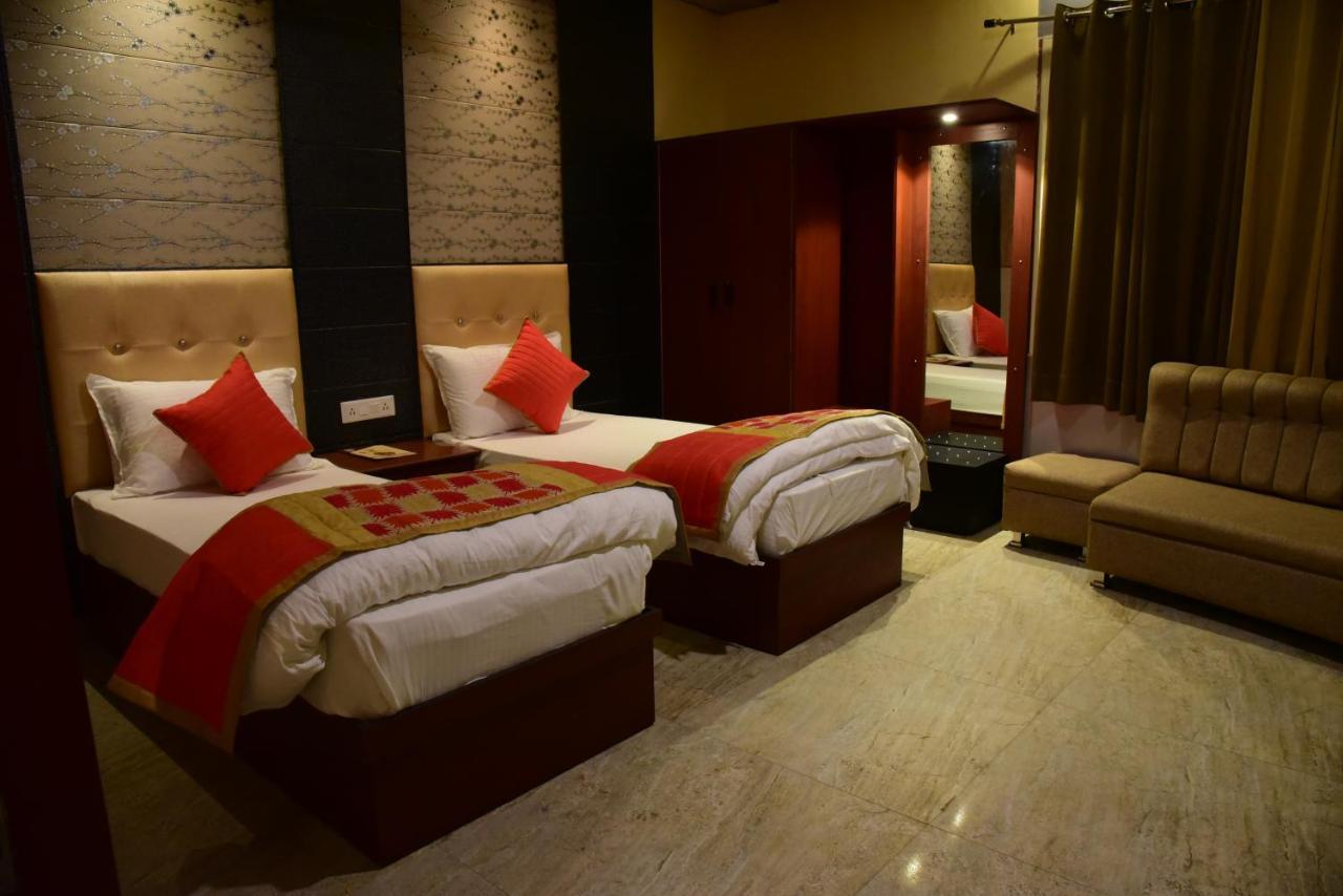The Park Presidency Hotel Bareilly Eksteriør billede