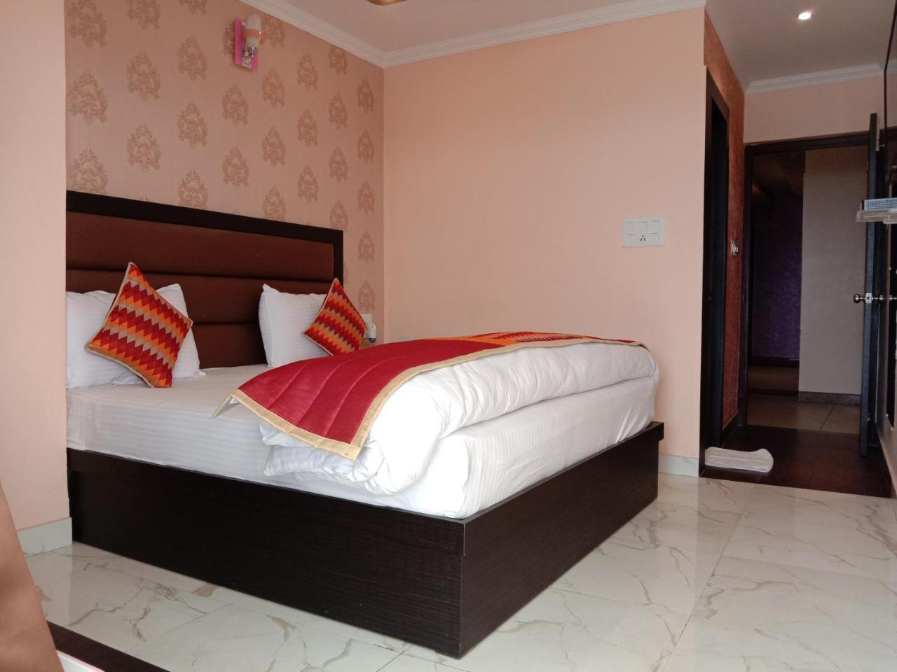 The Park Presidency Hotel Bareilly Eksteriør billede