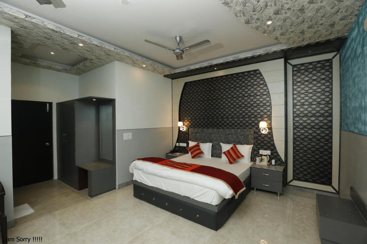 The Park Presidency Hotel Bareilly Eksteriør billede