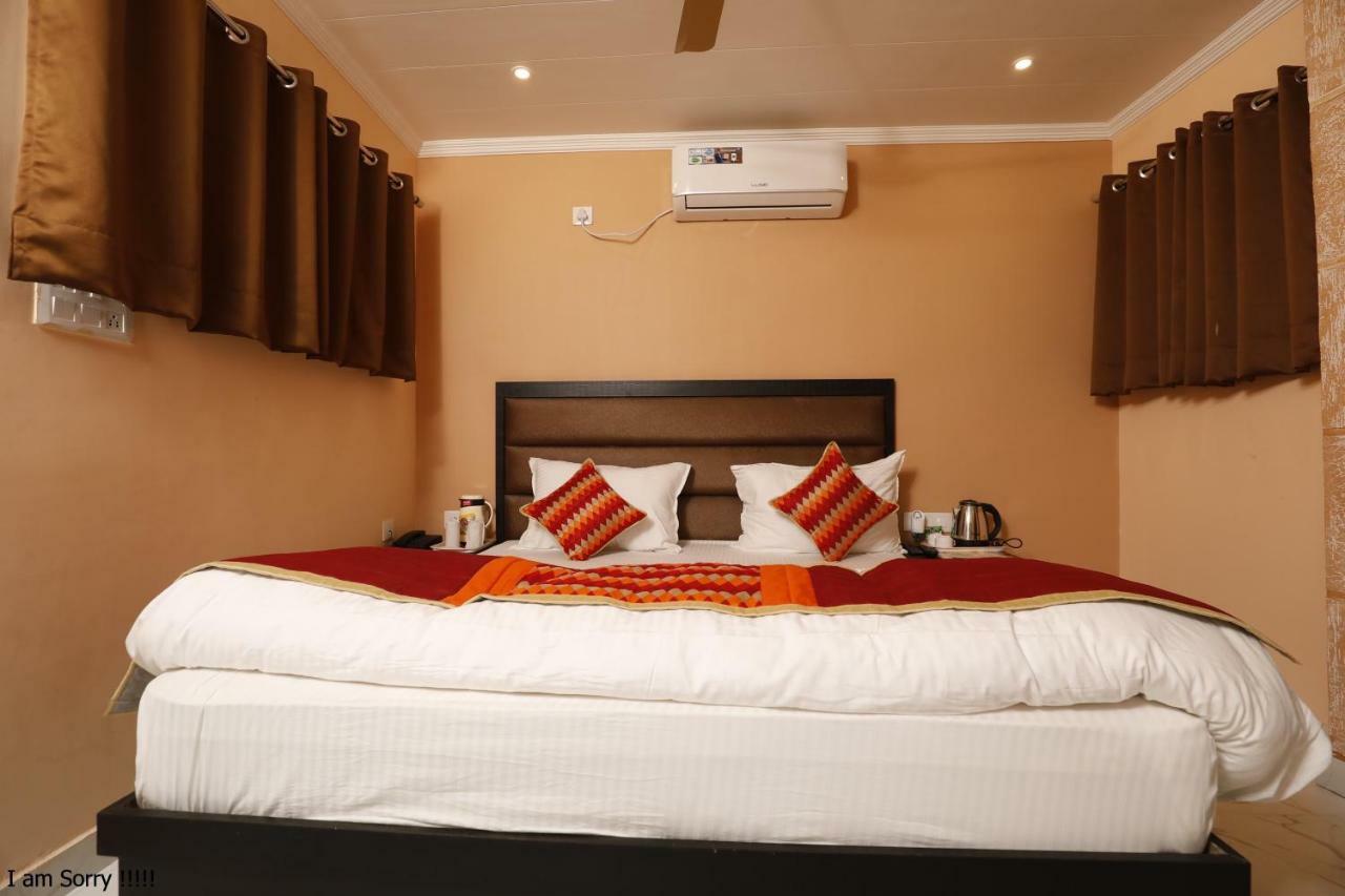 The Park Presidency Hotel Bareilly Eksteriør billede