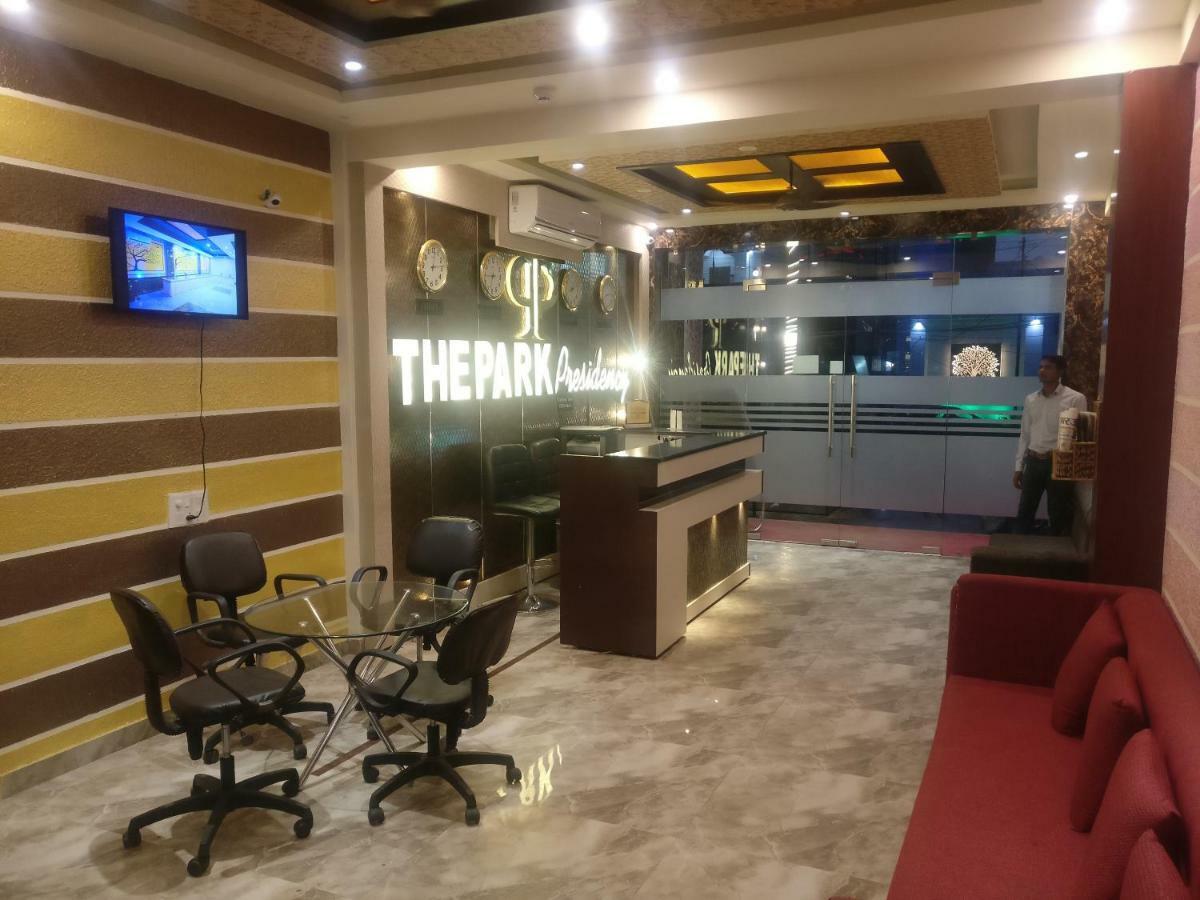 The Park Presidency Hotel Bareilly Eksteriør billede